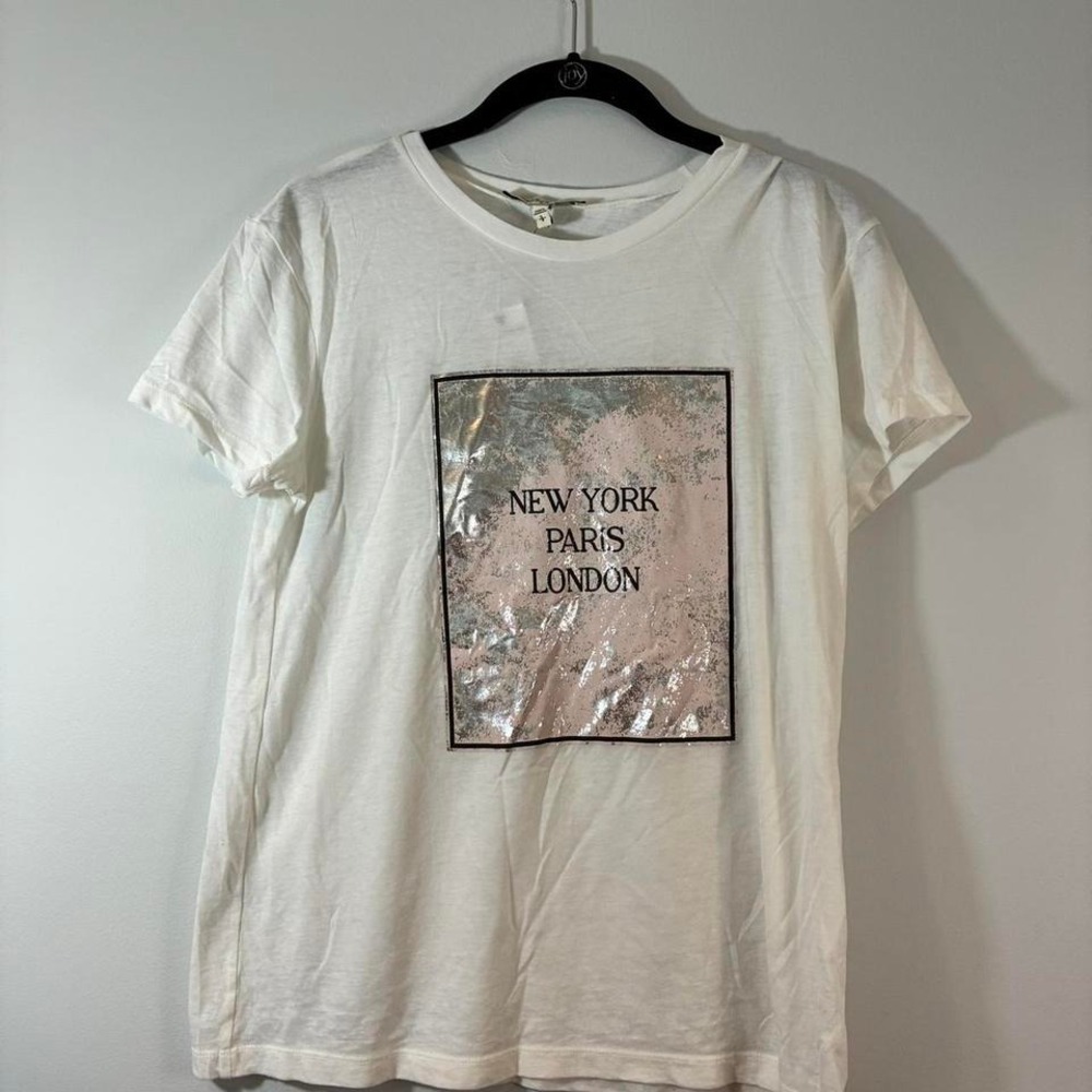 NWT White Express One Eleven Sequin T-Shirt with New York Paris London. Design S